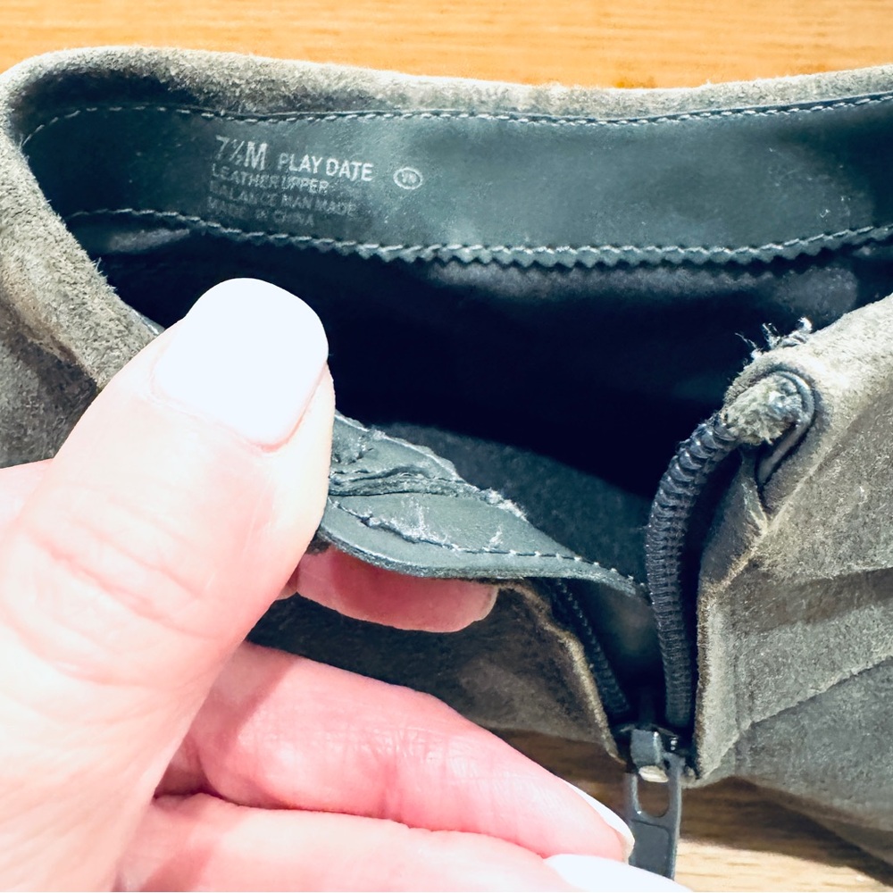NWOB AEROSOLES Play Pleat Gray Ankle Booties, Size 7.5 - Picture 8 of 8